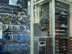 Phòng Server và thiết bị mạng